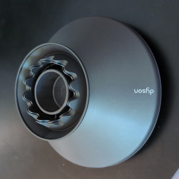 Dyson diffuser and wide tooth comb hair dryer accessories - Picture 3 of 4